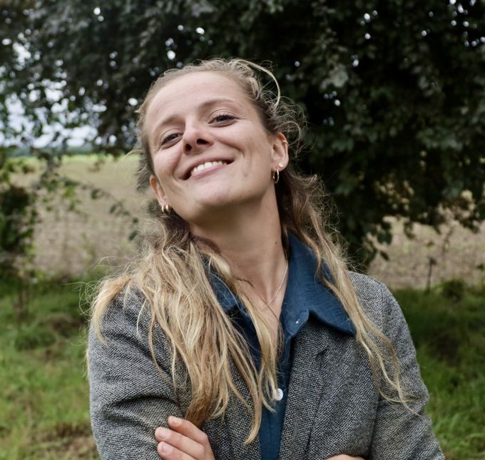 Morgane Desvergée, rédactrice web installée à Dinan en Bretagne